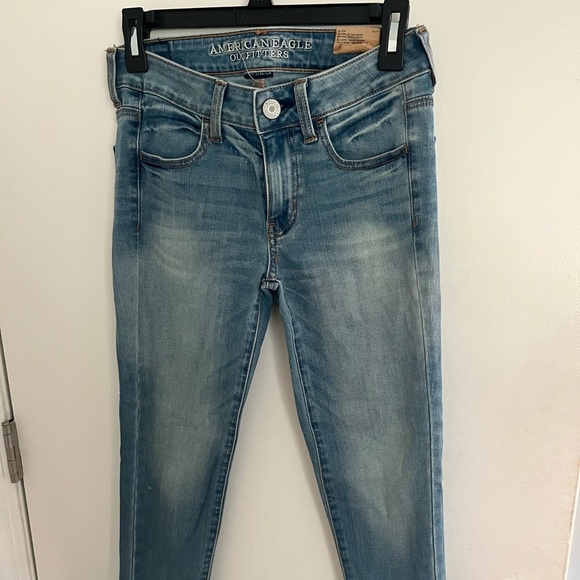 American Eagle Outfitters Denim - American Eagle low-rise Skinny Jean